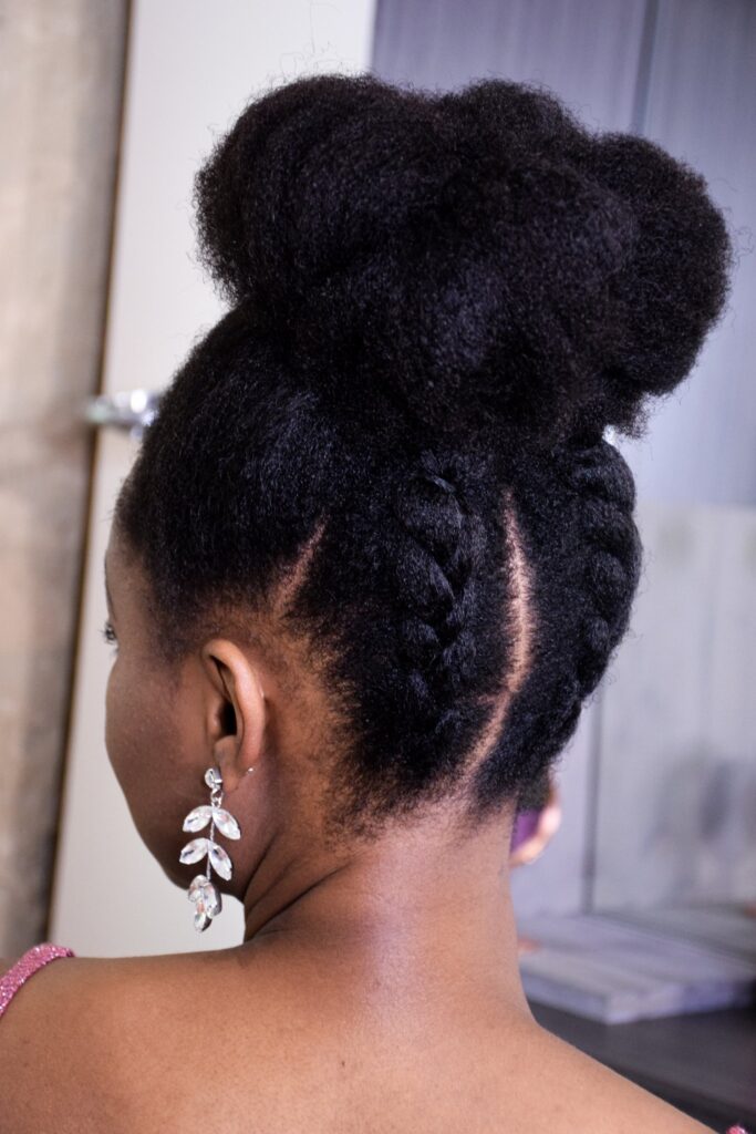 chignon-tresses-cheveux-crepus-lesatelierscrepus
